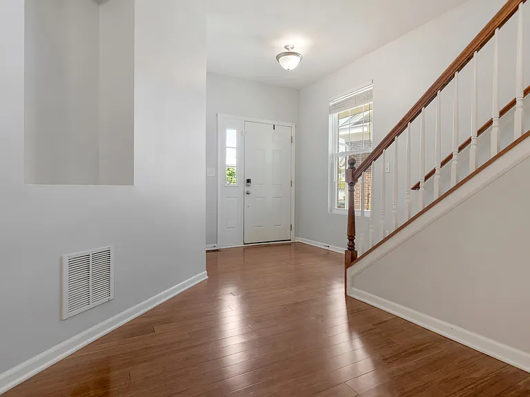 1022 Ravendale Ct — Photo 4