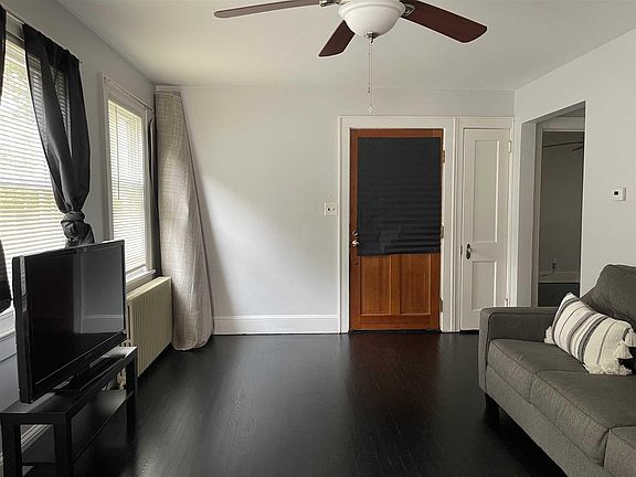 5th image of 18 Cedar Dr