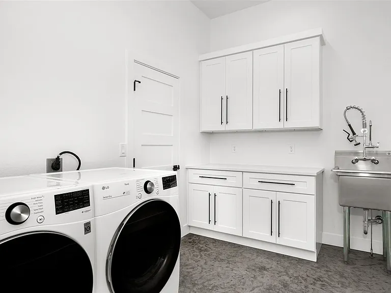 3328 E 55th Ave — Photo 35