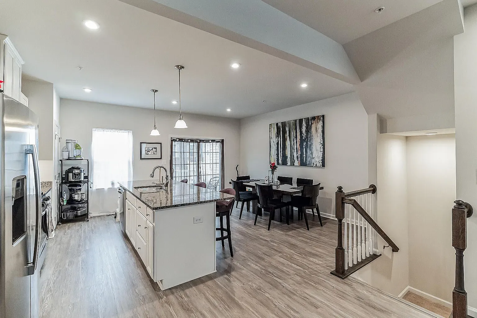 3 bed, 2.5 bath, 1750 sqft, $3,000 — Photo 2