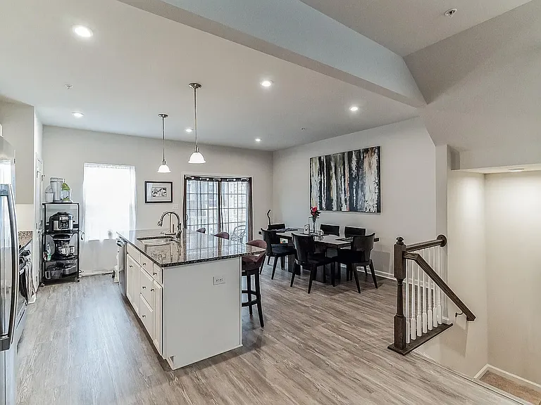 265 Compass Dr — Photo 2