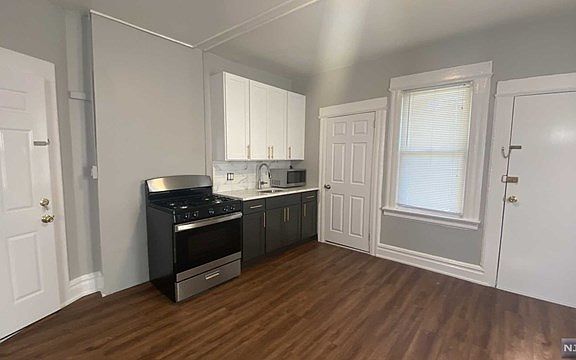3rd image of 22 Harrison St #3