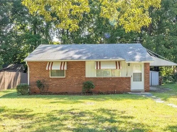 2519 Ponderosa Dr, Greensboro, NC 27406