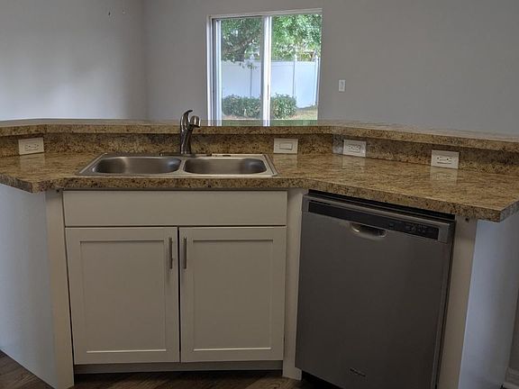 5th image of 1042 Del Mar Cir
