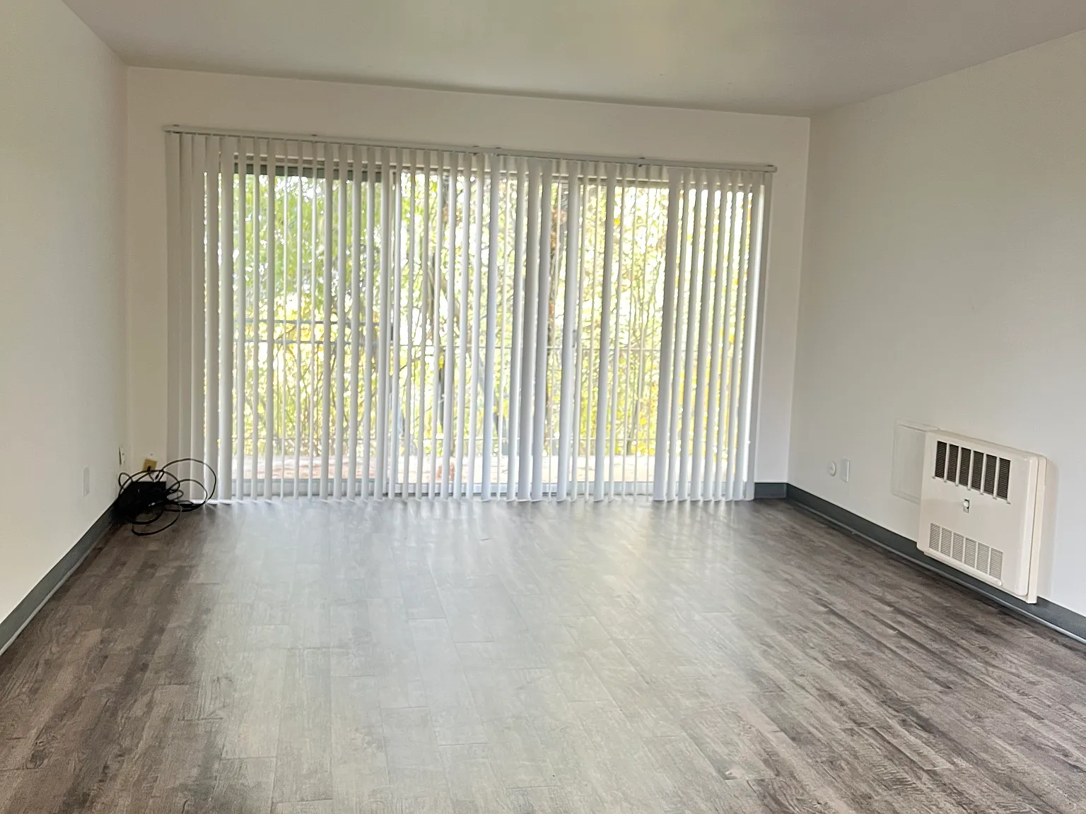 Sunset House Apartments — Photo 4