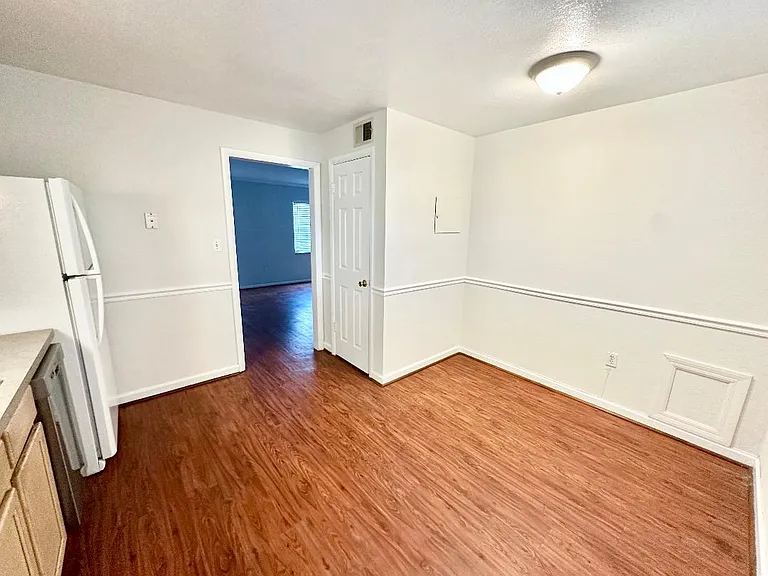 120 E Miller St — Photo 5