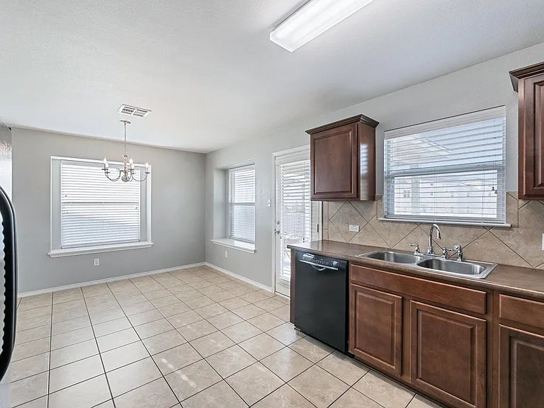 1205 Logan Dr — Photo 9