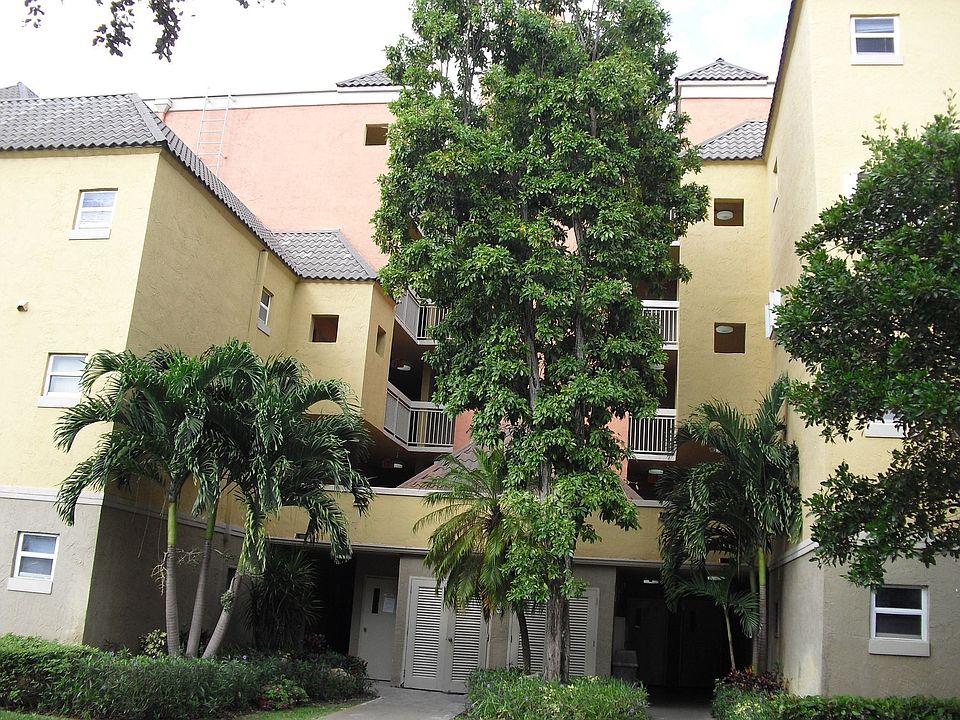 1st image of 8215 Lake Dr #407