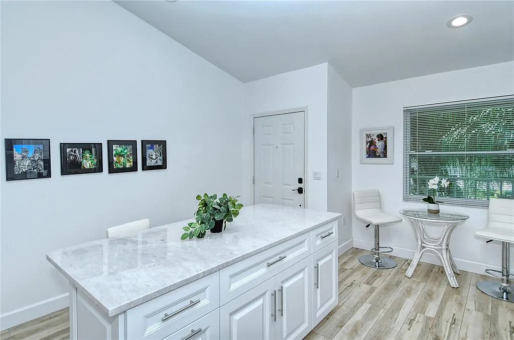 Building Photo - 8735 Olde Hickory Ave #8308