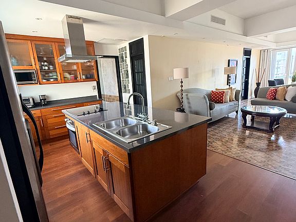 3rd image of 307 Calle Recinto Sur #4-A