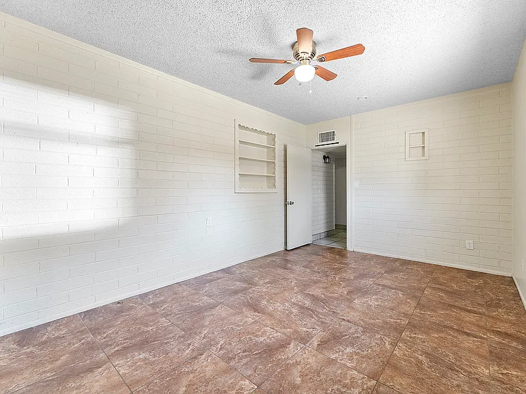 535 S Temple St #3 — Photo 5