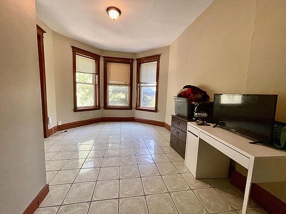 3rd image of 2246 N Kimball Ave