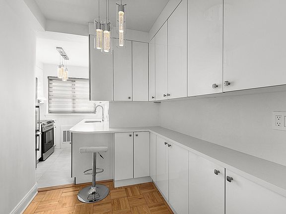 4th image of 80 Park Ave APT 7E