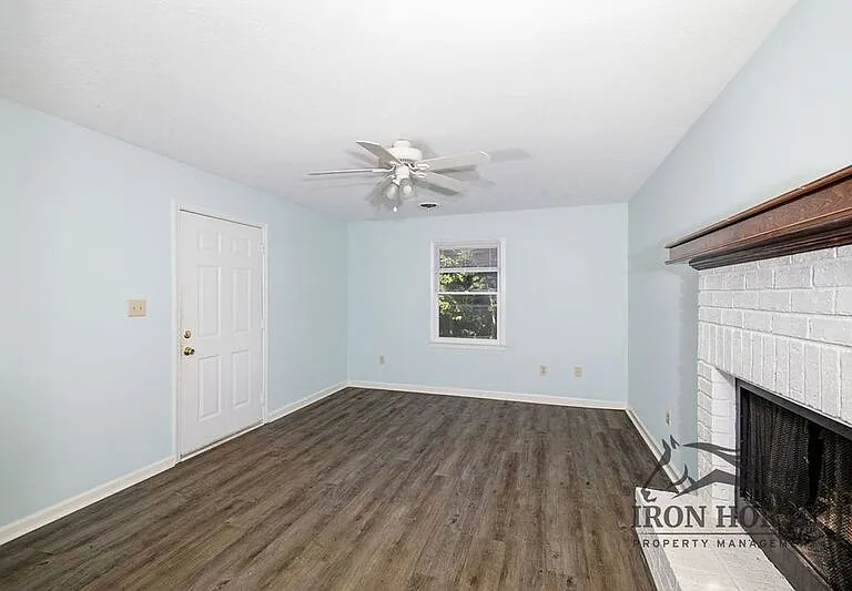 126 Greenwood Dr #A — Photo 2