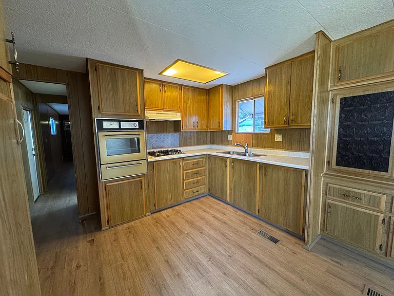 384 Moser — Photo 8