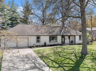 8419 Cambridge St, Leawood, KS 66206