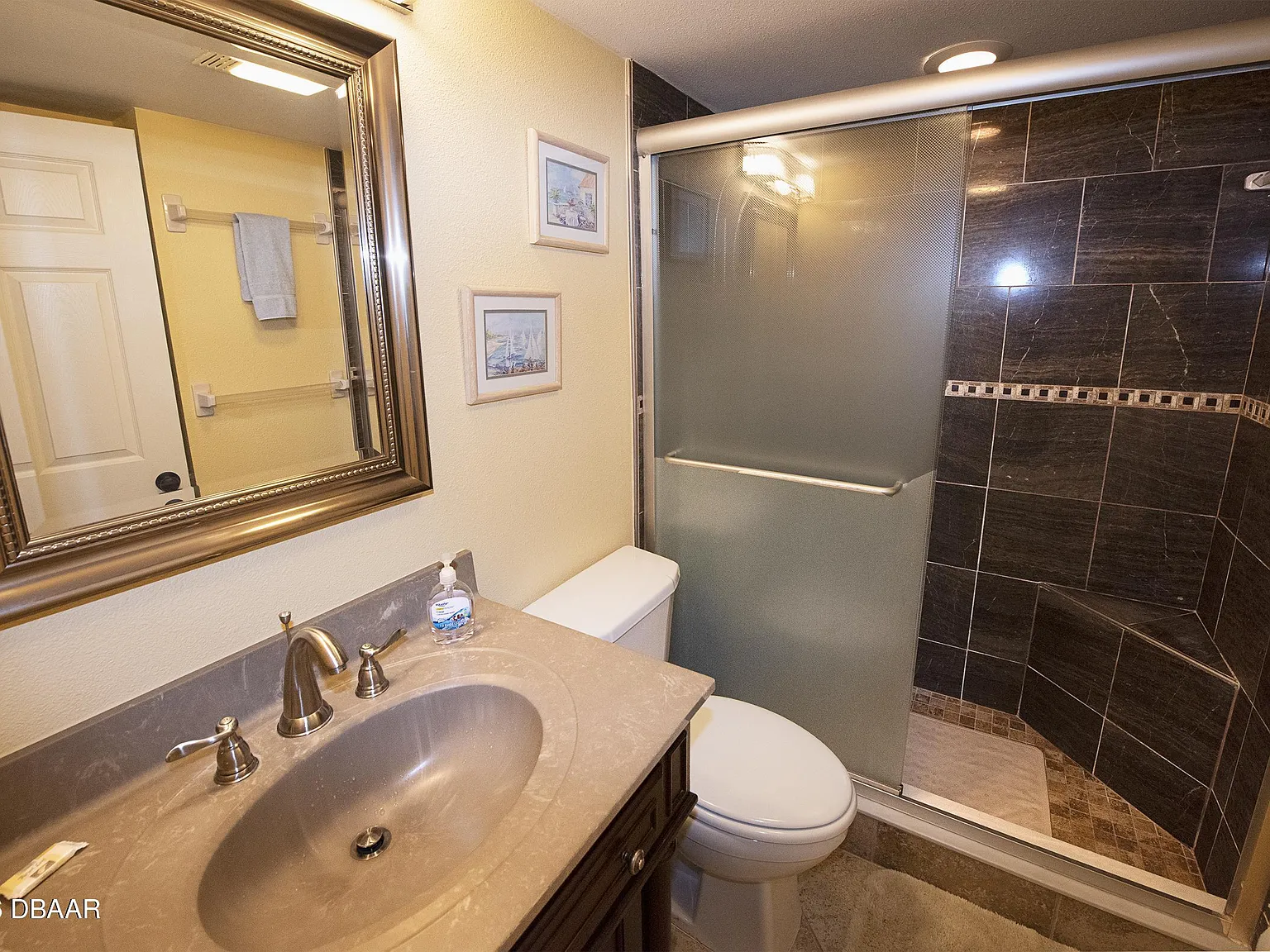3 bed, 2.0 bath, 1240 sqft, $6,600 — Photo 4
