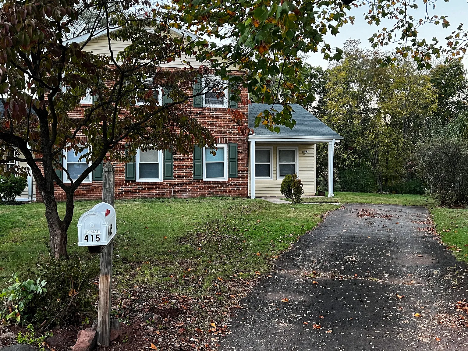 415 Harding Ct — Photo 3