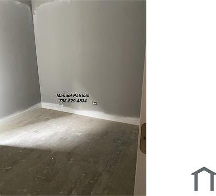 3rd image of 4830 S Drexel Blvd #203