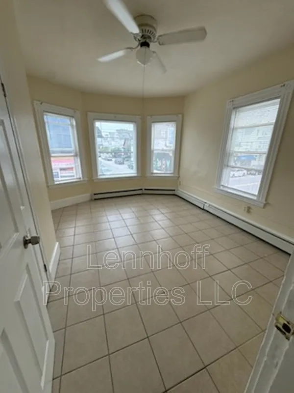 3 bed, 1.0 bath, $2,300 — Photo 2