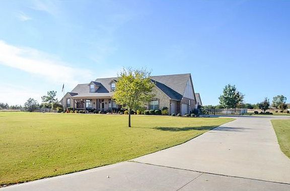 2nd image of 5701 Hickory Bend Dr