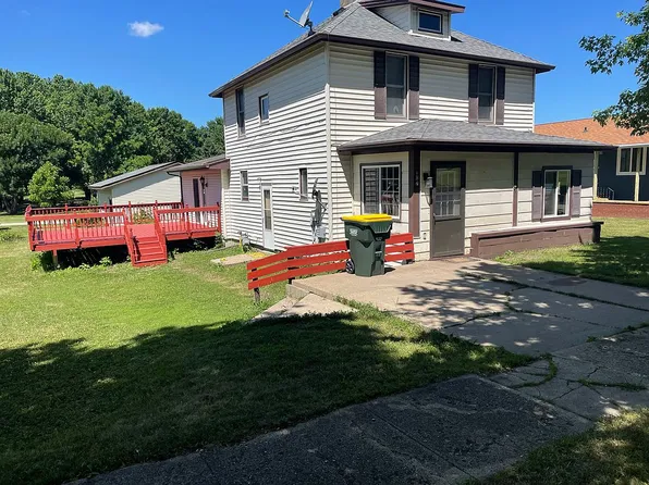 107 1st St SW, Fairfax, MN 55332
