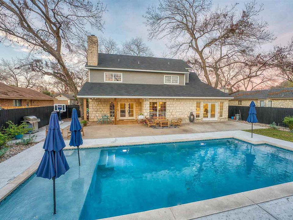 1st image of 335 San Saba St