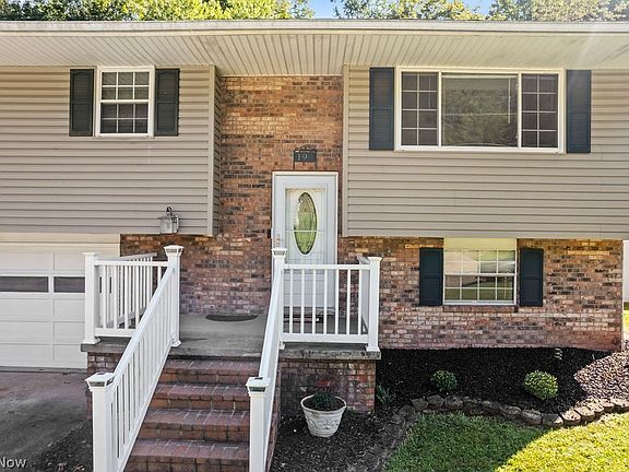 2nd image of 190 Suzanne St