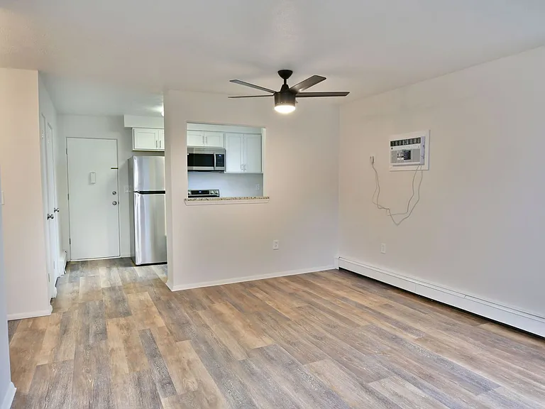 560 Gladys St — Photo 27