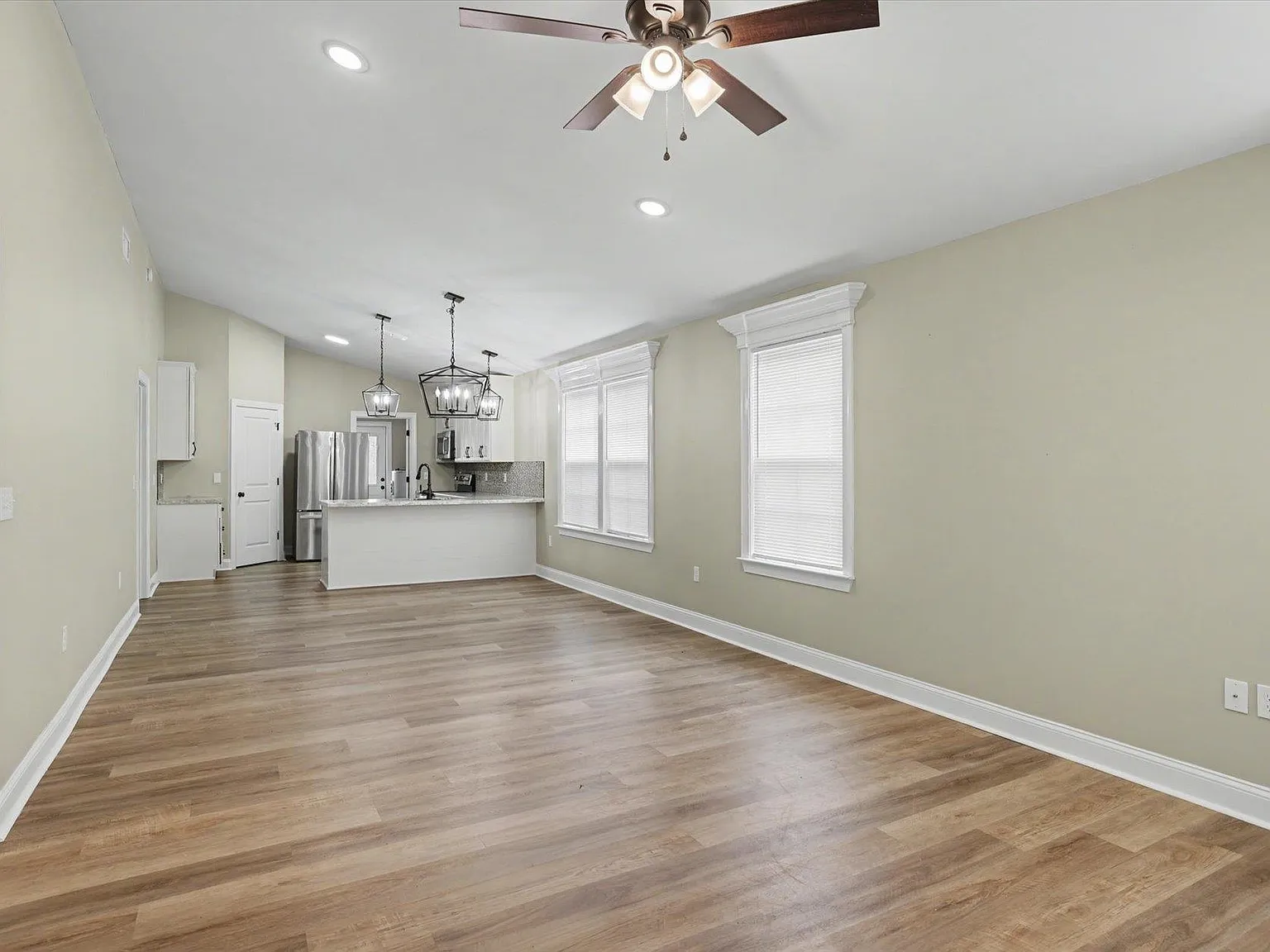 3 bed, 2.0 bath, 1341 sqft, $1,695 — Photo 4