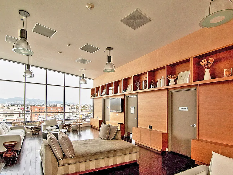 3785 Wilshire Blvd #704 — Photo 32