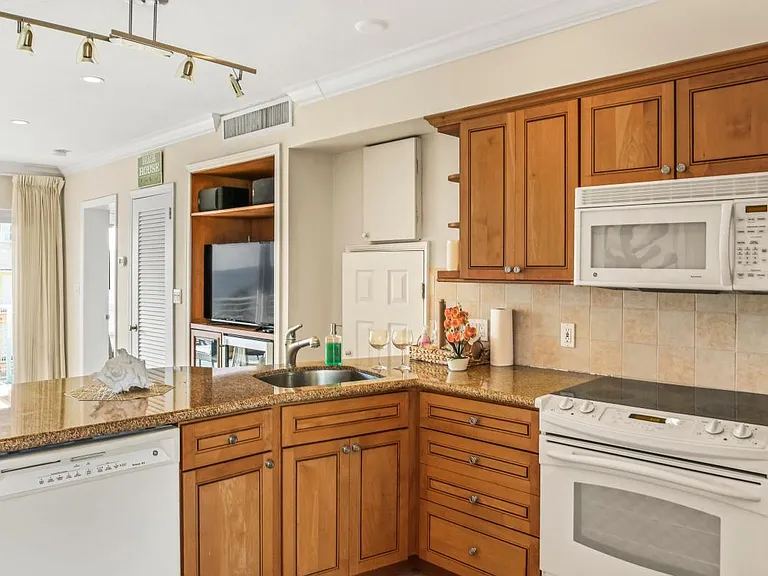 4300 El Mar Dr #33 — Photo 17