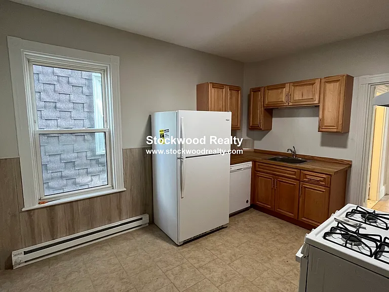 274 E Cottage St #1 — Photo 34