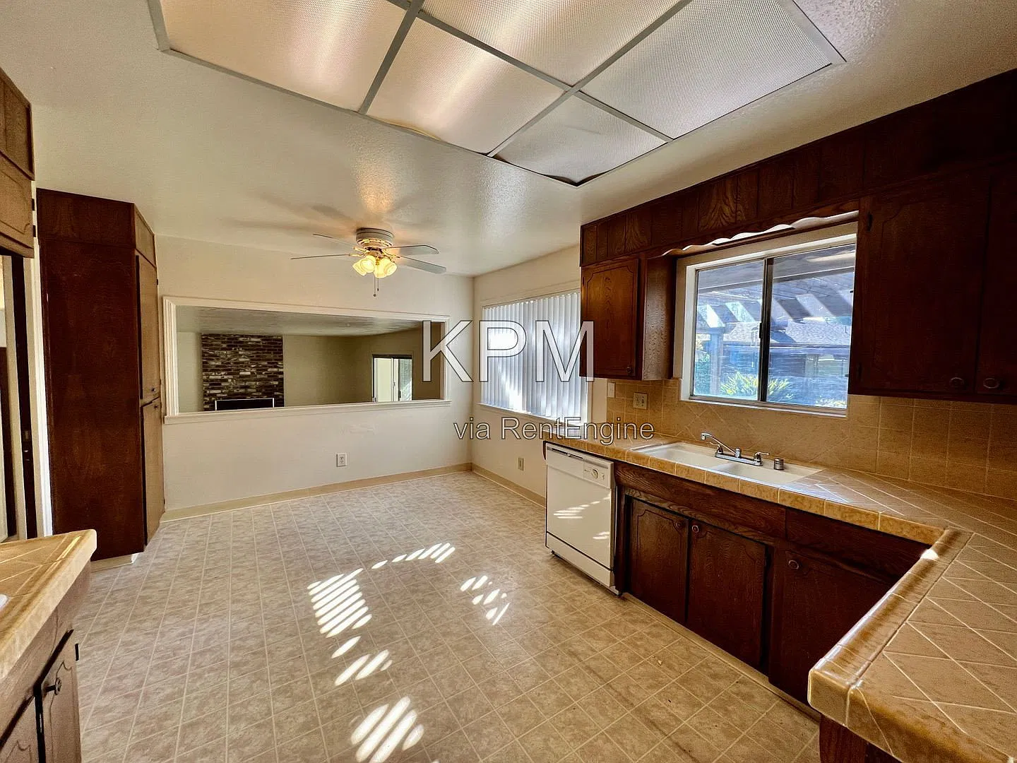 4 bed, 3.0 bath, 2045 sqft, $2,800 — Photo 3