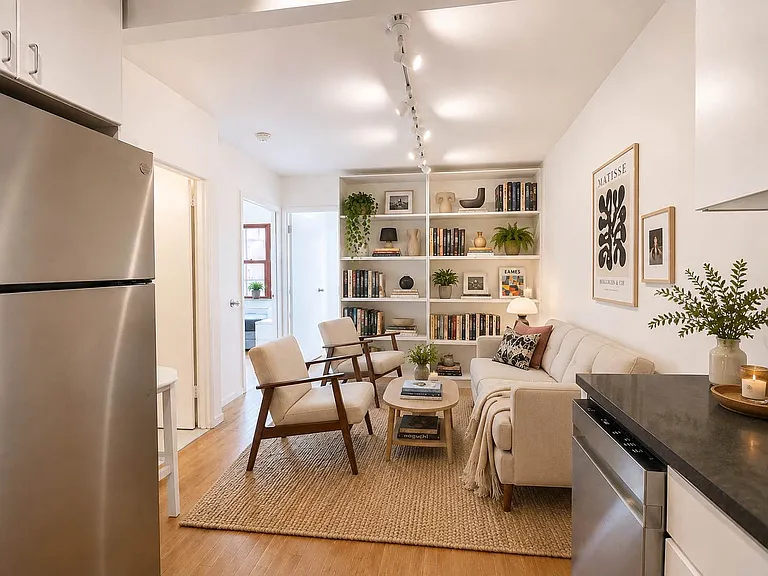 190 E 7th St #611 — Photo 2