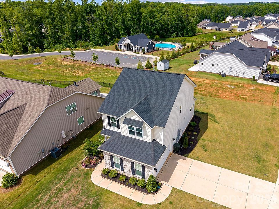 1st image of 411 Hickory View Dr