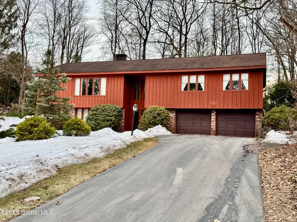 33 Twicwood Lane, Queensbury, NY 12804
