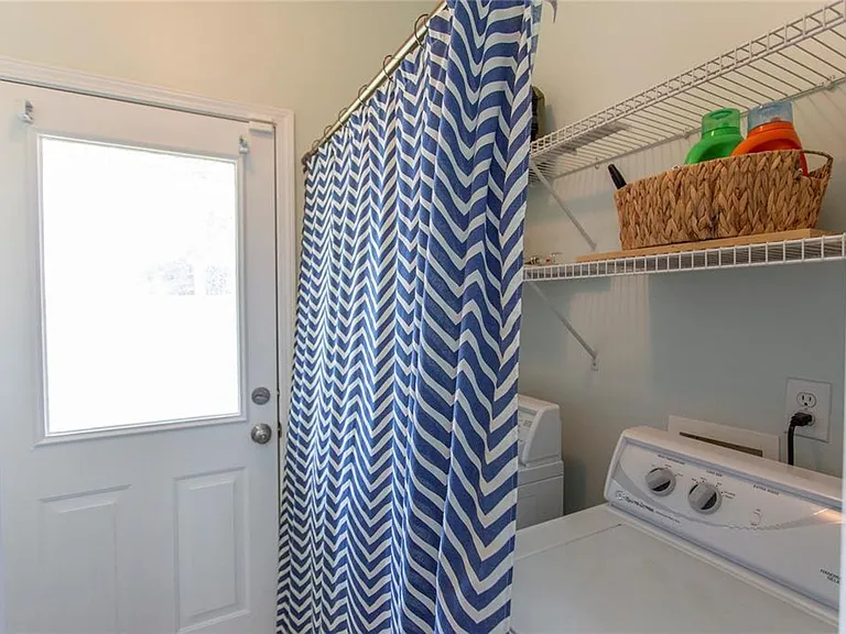 6913 Sandfield Dr — Photo 6