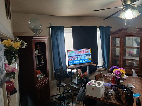 3rd image of 1812 Harwood St