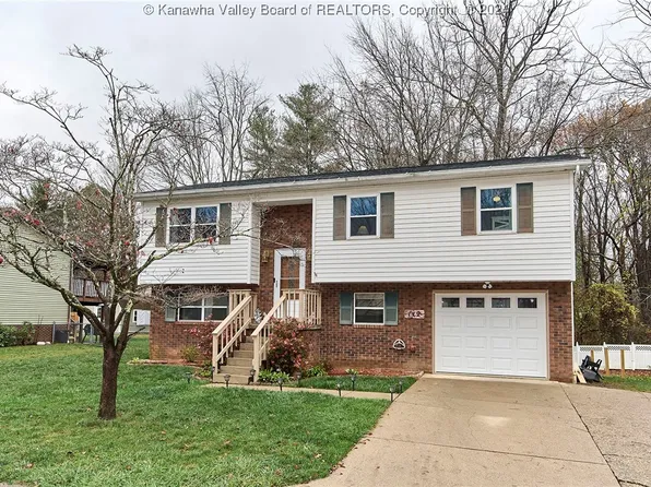 112 Village Dr, Scott Depot, WV 25560