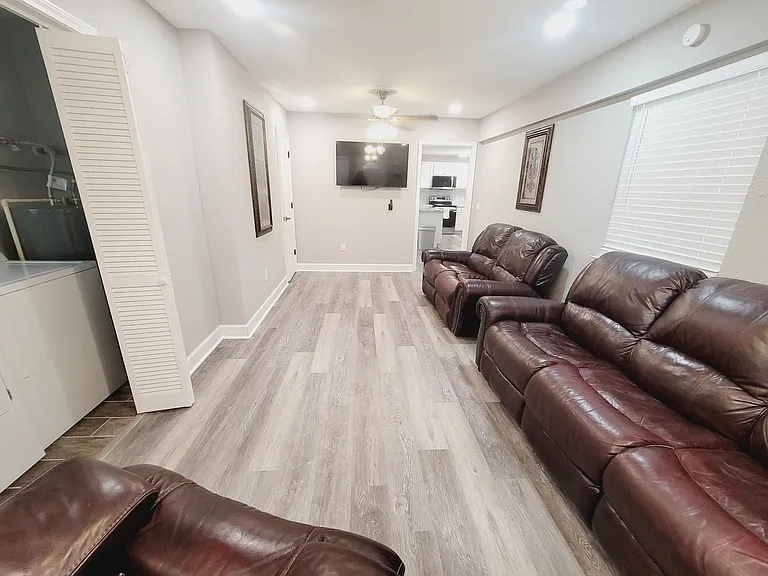 1906 Karen Ln — Photo 11