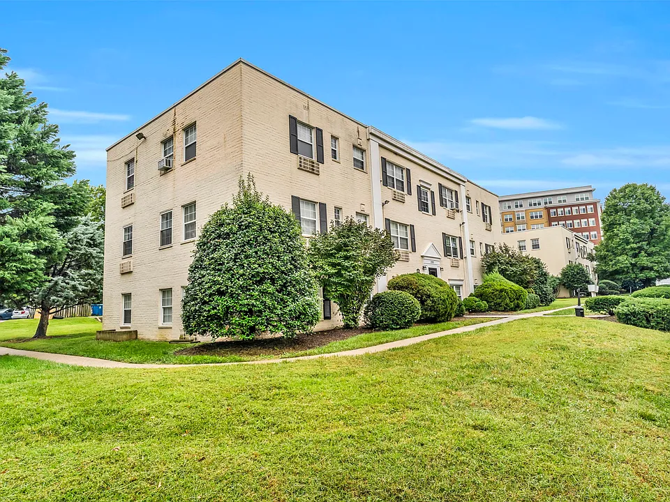 2301 Farrington Ave #203
