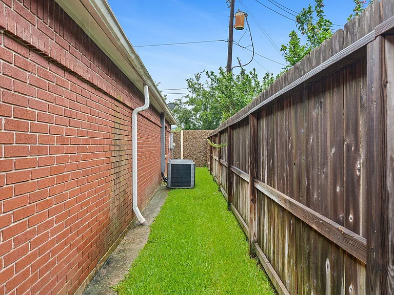 230 Lakeside Blvd — Photo 42