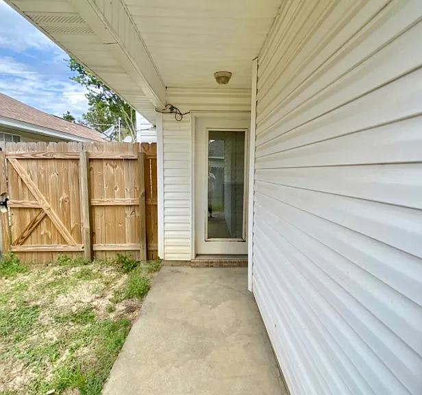 1914 Summer Hills Ln — Photo 11