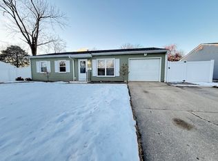 804 Hillside Dr, Streamwood, IL 60107