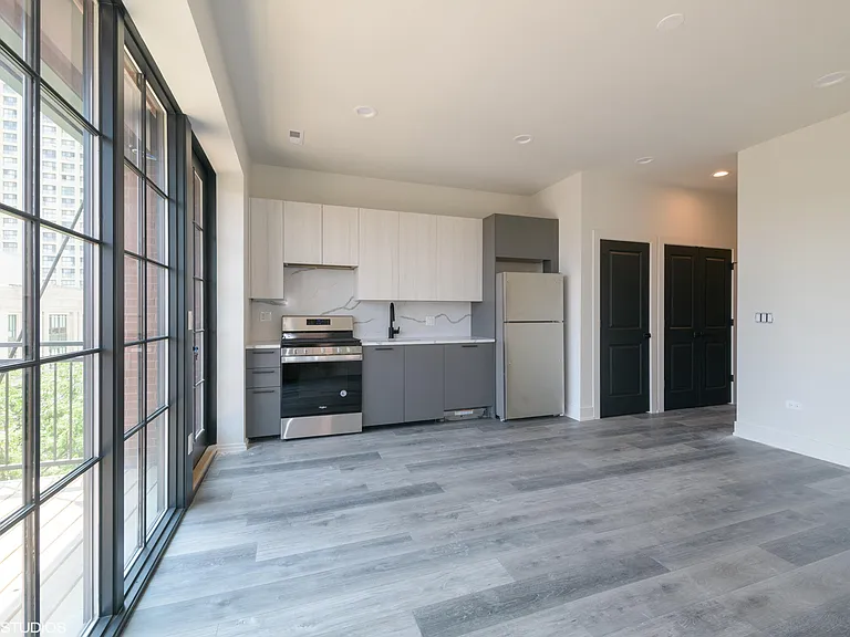 1220 N Bosworth Ave — Photo 2