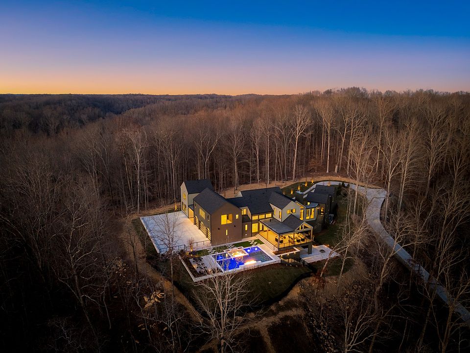 A*様 house on the hill Checker 90 90 Bridgeway Dr, Candler NC | Purchase a modern Custom House