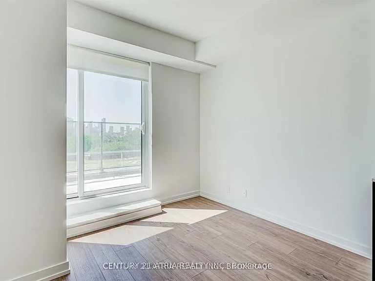203 College St #512 — Photo 7