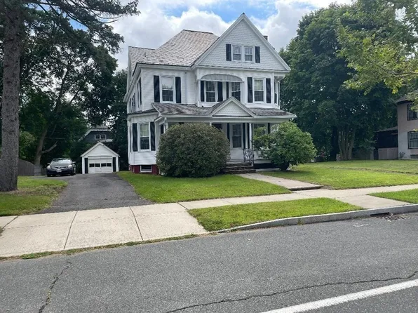 186 Pleasant St, Holyoke, MA 01040