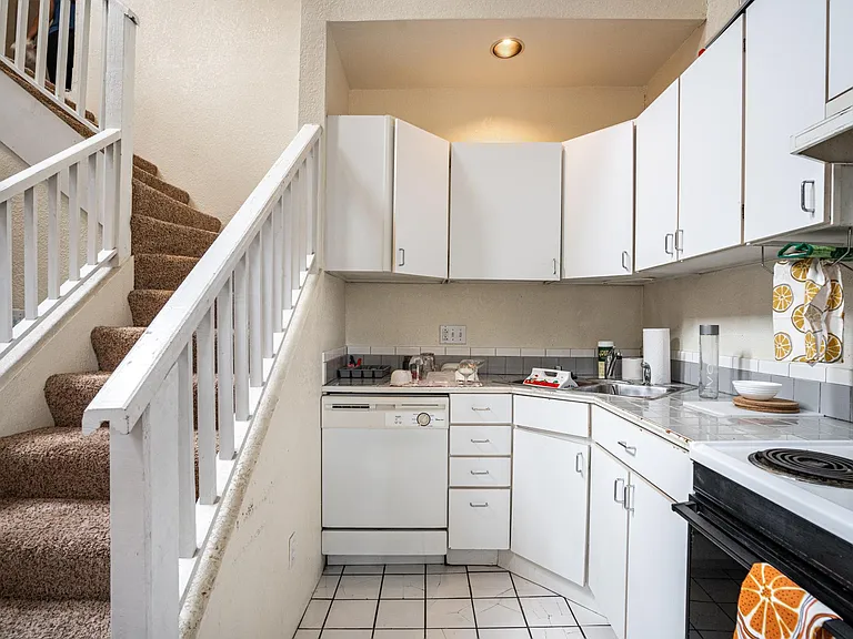 1627 N Farwell Ave #C — Photo 10